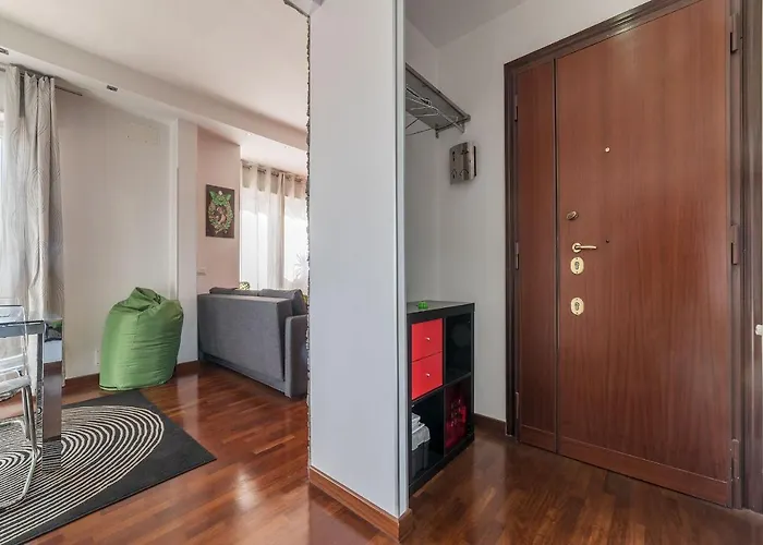 Pigneto & Malatesta Subway Flat